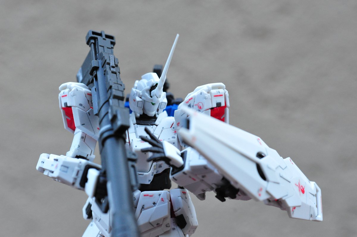 ミナミメダカ A Twitter 最後に何枚か ビームトンファーはお気に入りの武装です ユニコーンは中１の時に始まって 高３で終わった作品で 本当に思い出深いです 友達と見に行ったり 文化祭でジオラマを作ったりしました 今でも見返したり カラオケで主題歌を歌っ