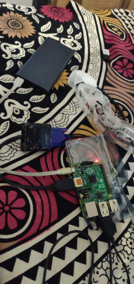 ganeshsp007's tweet image. Okay so starting new year like this .... raspberry Pi working on @xiaomi Powerbank 😂🤣
#indianjugaad #techResolutions #newyear
