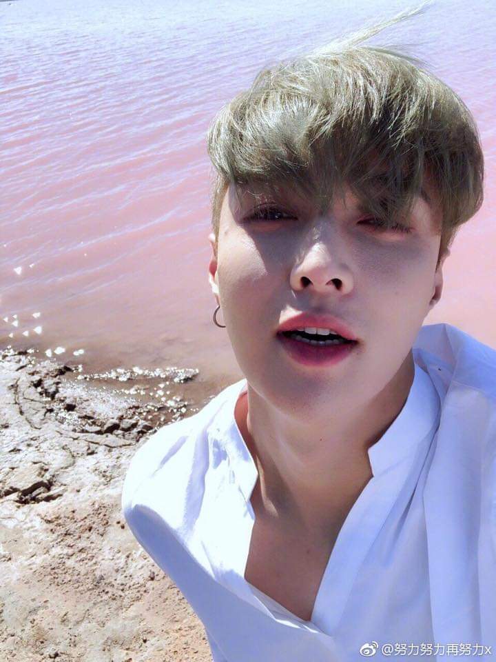 Justinhuang2001's tweet photo. #RaveNow
#LAYZHANG 
@layzhang 
@weareoneEXO #EXO

Cùng đòi lại công bằng cho Lay!✊✊💞❤ https://t.co/KDSlthXcv8