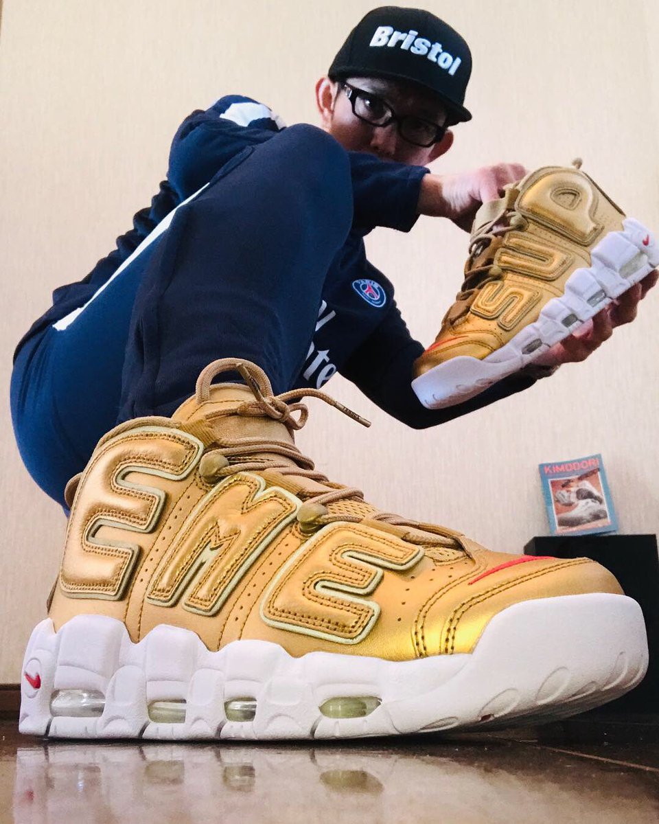 Realblacks No Twitter 今年はスニーカーの様に輝く一年にする キモ撮り Kimodori Nike Supreme シュプテン Airmoreuptempo モアテン Fcrb ネイマールモデル Psg パリサンジェルマン Parissaintgermain レイザーラモンrg ジャージセットアップ