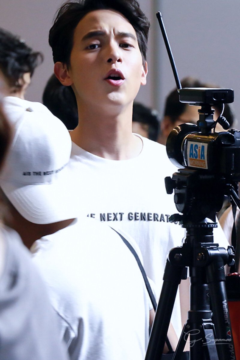 gadsupamas's tweet photo. Love you นะรู้ยัง ☺️🤟🏻 #เจมส์จิ #jirayu_jj #AISBangkokCountdown2019 #31Dec2018 https://t.co/nAd8wUJu7G