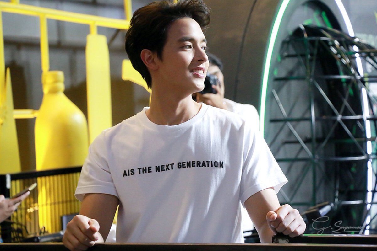 gadsupamas's tweet photo. น้องเจมส์เมื่อคืนนี้ เดินมาทักทายแฟนคลับถึงที่ หล่อ ใจดี มีเวลาให้ น่ารักที่สุด 😘 #เจมส์จิ #jirayu_jj #AISBangkokCountdown2019 #31Dec2018 https://t.co/ogmyqAI79m