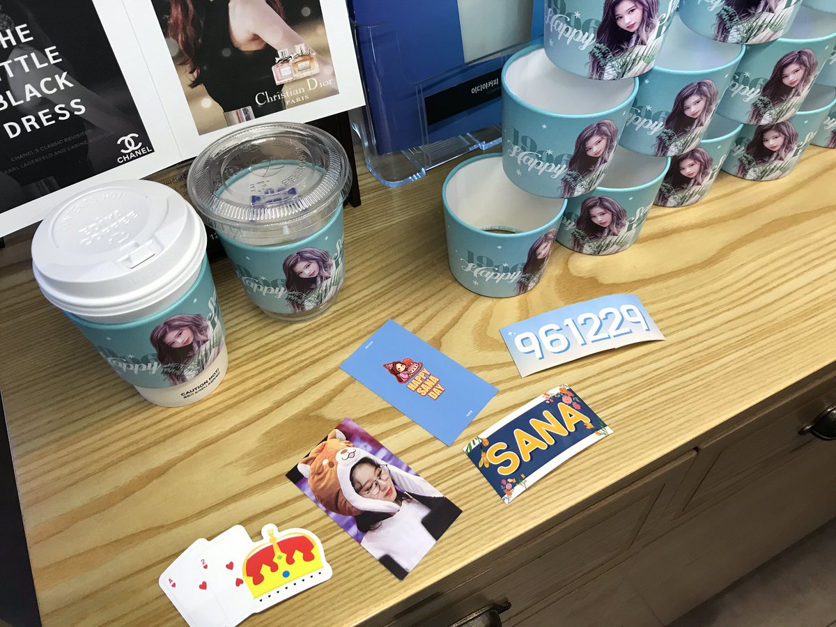 musou_ares's tweet photo. 멋진 기획 감사합니다 😆😆   

#SANA #TWICE #사나 #サナ #올해제일잘한일 #사나컵홀더 @JYPETWICE
#HappySanaDay
#NOSANA_NOLIFE
#とにかく可愛い湊﨑 

@shashane1229 https://t.co/B9zXuJCDhz