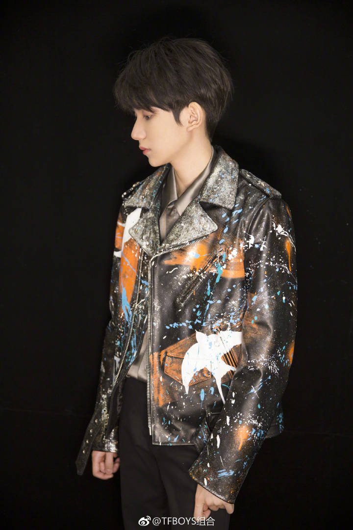 ffairytopiaa's tweet photo. หลังจากนับถอยหลังปีใหม่จบแล้วมานับถอยหลังวันเกิดดีกว่า
6ปี #TFBOYS 7เดือน 4วัน 4ชั่วโมง🍀
20ปี #Wangjunkai 8เดือน 19วัน 4ชั่วโมง🐱
19ปี #WangYuan 10เดือน 6วัน 4ชั่วโมง🐰
19ปี #YiYangqianxi 10เดือน 26วัน 4ชั่วโมง🐻
อยู่ด้วยกันไปนานๆนะ❤💙💚 https://t.co/f7IB1nQdeK