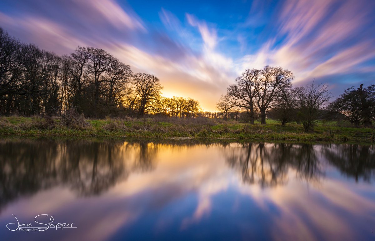 Happy New Year to all (well both) of my follower awesome start to 2019, and with the 1st sunrise of the year looking like this, hopefully 2019 with be a year of colour, too many grey starts towards the end of last year ☁️ #JDSphoto #JamieSkipperPhotography #NorfolkInPhotographs
