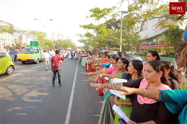 dhanyarajendran's tweet image. Pictures from the #WomenWall #VanithaMathil