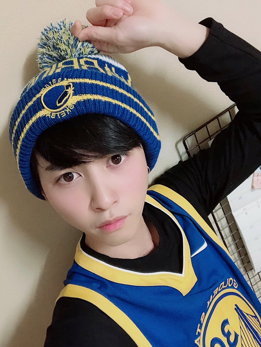 tabuchirui's tweet photo. 皆さん、新年明けましておめでとうございます！！！
今年もよろしくお願いします😈®︎

新年早々、サンフランシスコに住んでいる親戚からウォリアーズのステフィン・カリーのユニフォームを頂いて舞い上がっています😭
めっちゃうれしい、これ着て応援しにいきたい🏀✨

#ウォリアーズ https://t.co/cIPFQmHhaj