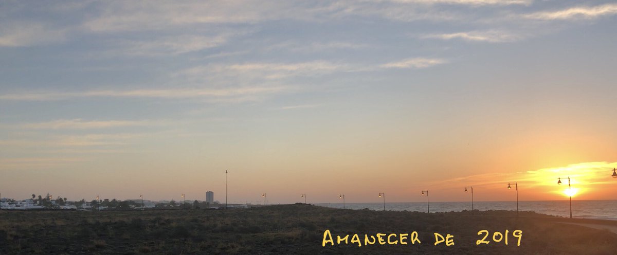 lawebdlanzarote's tweet photo. Así se despide 2018 y nace el nuevo año en #PlayaDeConcha
@TurismoLZT @TurismoArrecife @CabildoLZ @PrensaArrecife @Ledalanzarote @loremc76 @HanaDulSae @MeilanPerez https://t.co/jY6173g9y5