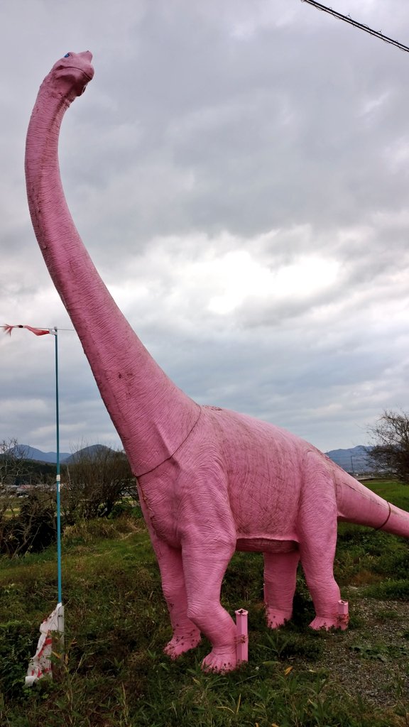ピンクの恐竜 Hashtag A Twitteren