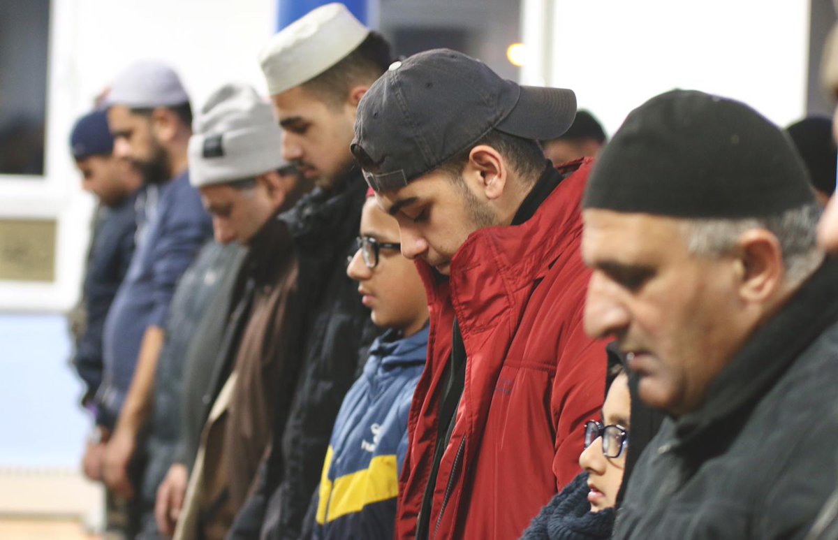 KhuddamMannheim's tweet photo. Die Ahmadiyya Muslim Jugend #Mannheim hat das Neue Jahr mit Gebeten und dem #Neujahrsputz gestartet #MuslimeStarten2019 https://t.co/s7Jmw56jJn