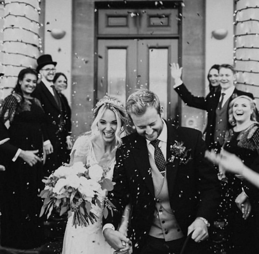 STEMSDESIGN's tweet image. Happy New Year from the Stems Design team! Here’s to another busy year full of stunning weddings and gorgeous flowers! 🌺🌸🌼
Venue: @WeddingsatRP
Photography: Nicola Dixon Photography
Wedding Planning: @LucyWrightEvent #wedding #wedding2019 #HappyNewYears #love #weddingflowers