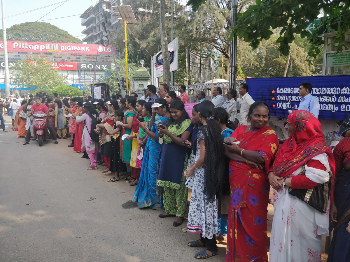 #SabarimalaForAll: women standing at Thiruvananthapuram for the women's wall <a href="/CNNnews18/">News18</a>