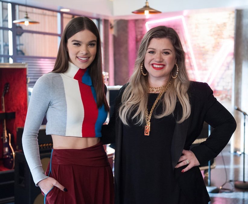 HaileeUpdatesFR's tweet photo. Two iconics duo, ugh the power she has!
Hey @MNEK, Hey @kelly_clarkson 😉
#Hailee2018 https://t.co/2kEabroiRE