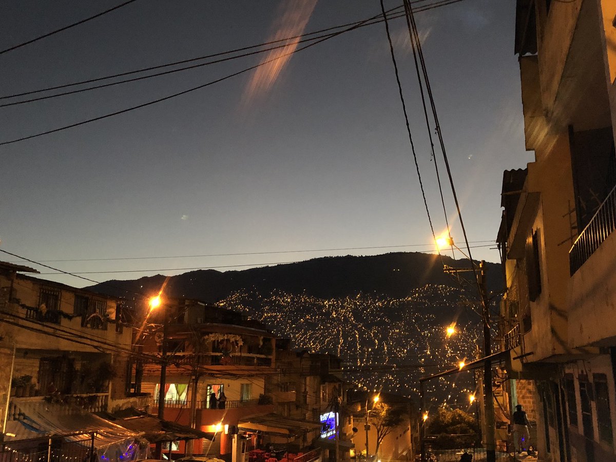 Hay pocas cosas más bonitas en el mundo que un amanecer en Medellín
