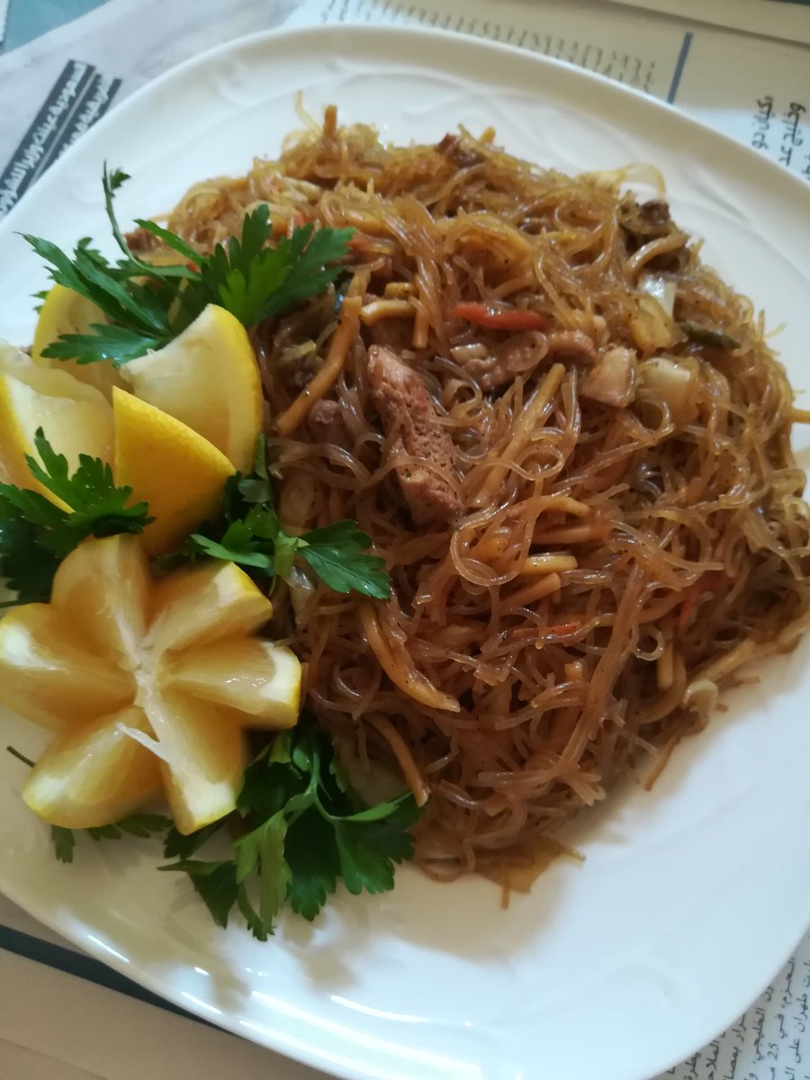SaronLeah's tweet photo. Suddenly Indonesian &amp; Ethiopian start loving my pansit bihon for the 3rd time..oops bawal Ang pork..sorry 😂...Tara let's eat 🍵🍝 https://t.co/MbcxE3LRvZ