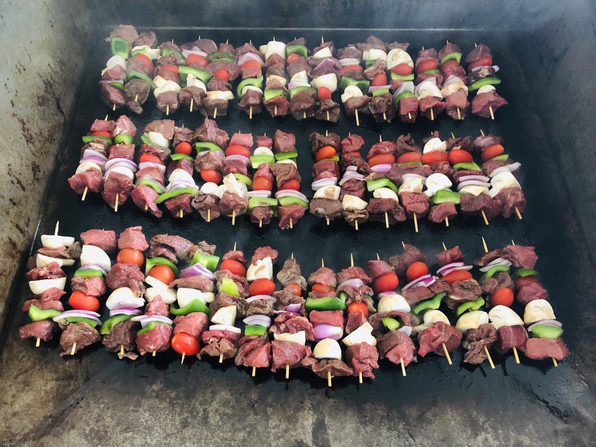 PeteMcGil's tweet photo. Happy New Year! What better way to start the year than with A feed of tasty Aussie Beef #betteronbeef #ThankYouFarmers https://t.co/8vMZ9XkmYP