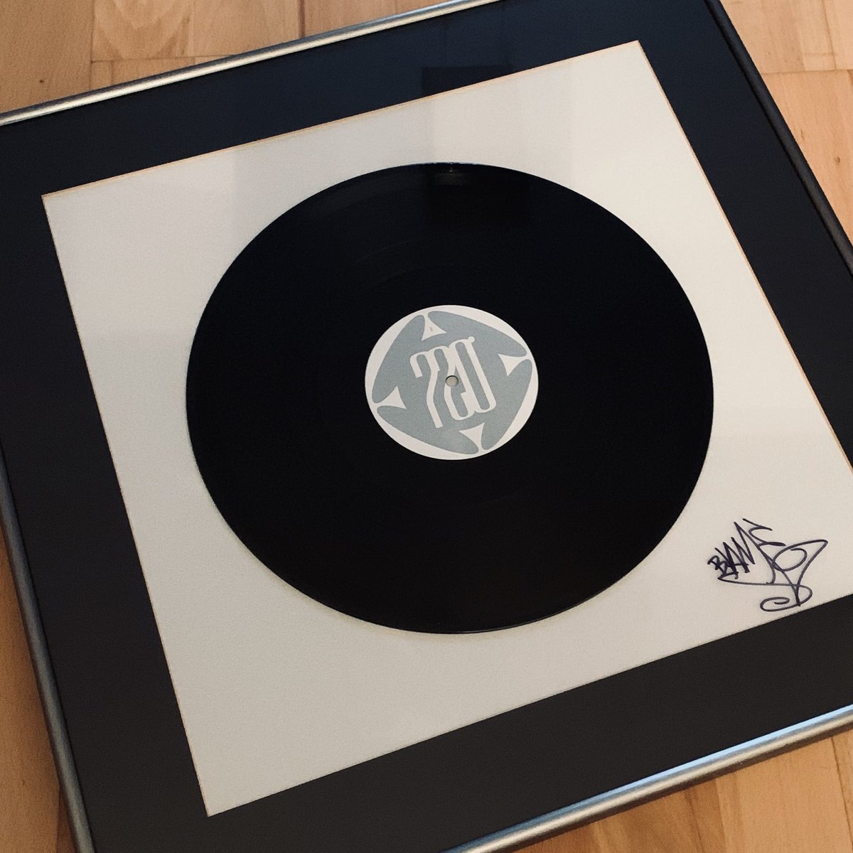 HAPPY NEW YEAR COMPETITION! I’m giving away a signed framed copy of 720001: the first ever 720 pressing that came off the production line! To enter just RETWEET. I’ll randomly pick a name from FB, Twitter &amp; Insta, put them in a hat &amp; pick the winner. Lines close Sat 5 Jan at 5pm!