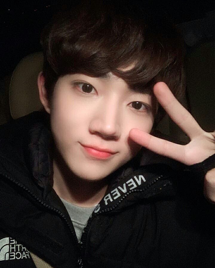 HS_union273's tweet photo. 190101 위에화 인스타그램

형섭아 새해 복 많이 받아❤️

링크👉🏻https://t.co/ImoRe4p64O

#안형섭 #형섭 https://t.co/lmXHYFUGyr