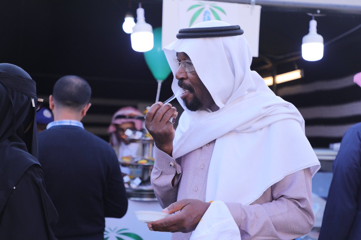 بكل بساطة #لأنك_تهتم نحنُ #نثري_ثقافتك كل ماعليك هو زيارة جناح #سمك في مهرجان #الجنادرية و سيقوم فريق سَمك بإدهاشك، فكُن مُستعد 💪🏻