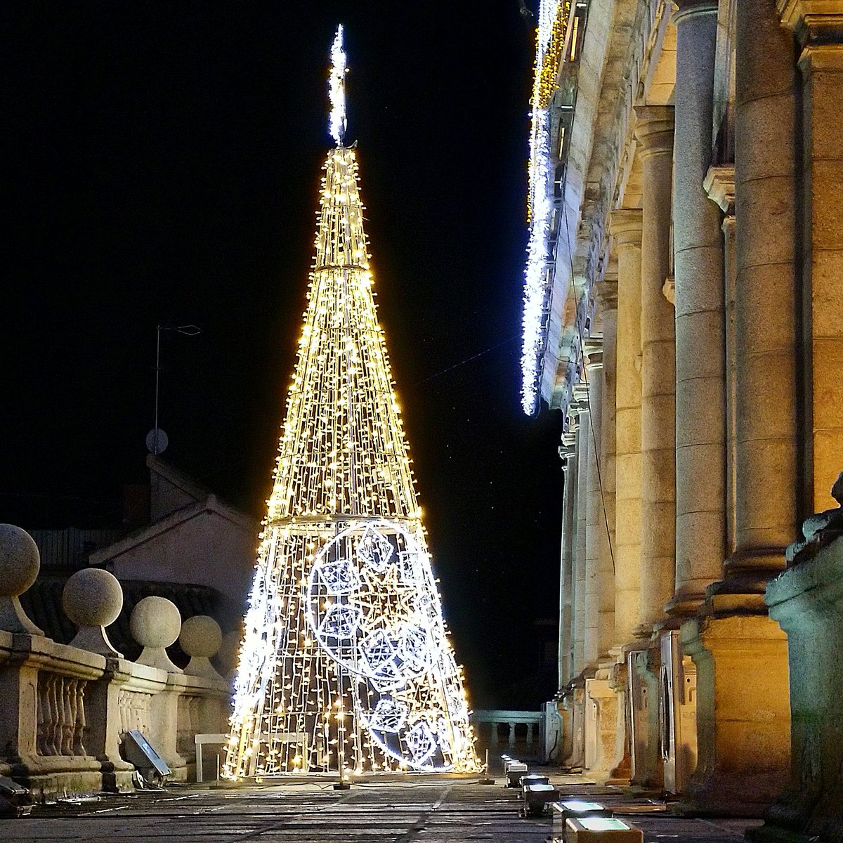 Que nos acompañe la Navidad
¡Feliz Año 2019!