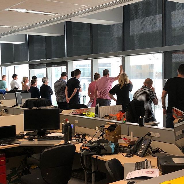 Something really exciting must be happening outside the office.
.
#somanyjournalists #journalist #journalistsstayinside #advertiser #lookingoutthewindow #exciting bit.ly/2Qe65Hd