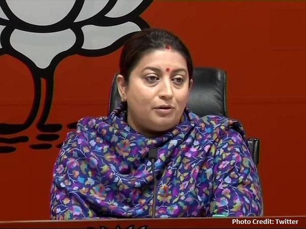 TimesNow's tweet photo. 'We want to highlight to the nation that Congress will not spare anyone who comes in their pursuit of power', Union Minister @smritiirani whilst addressing a press conference #SohrabuddinCaseTruth
Read More: https://t.co/EaNxFYIJhM https://t.co/fzgNCxV7r8