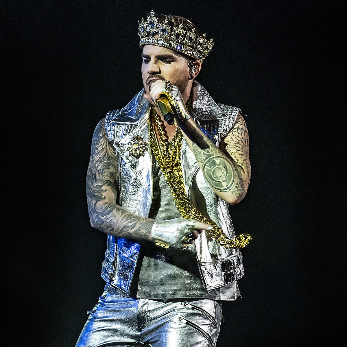 Happy New year <a href="/adamlambert/">ADAM LAMBERT</a> <a href="/QueenWillRock/">Queen</a> #AdamLambert #musicphotography #HappyNewYear2019 #NewYears2019