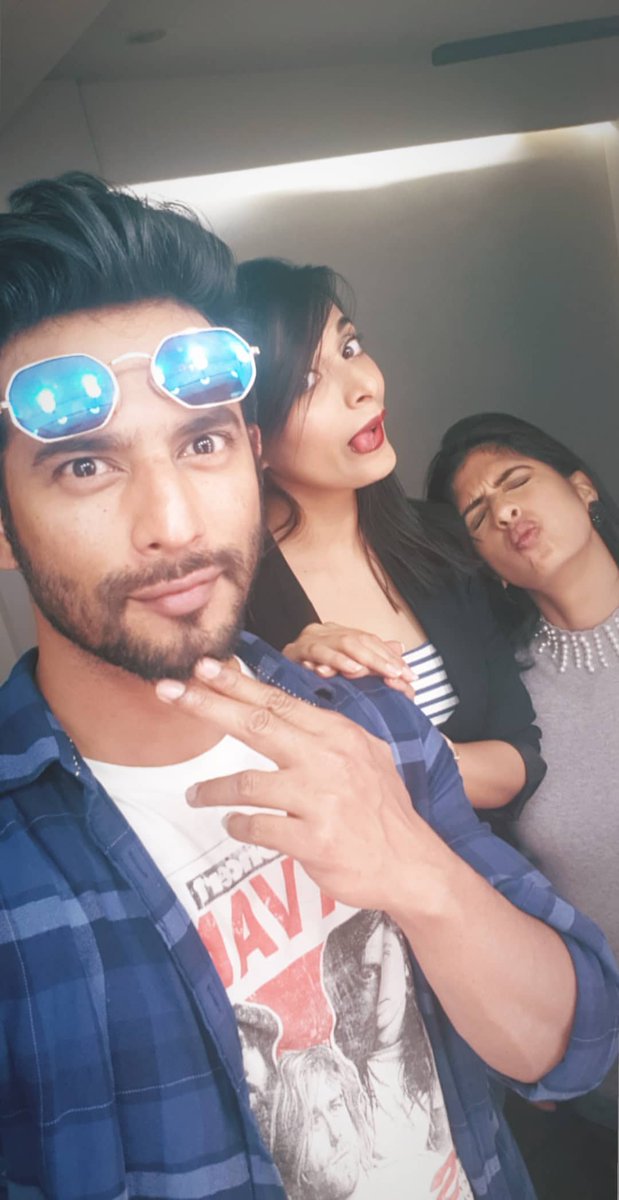 #InstaStoryUpload ~ by #PoojaSharma
With #AishwaryaSakhuja and #SehbanAzim 😊 [3]