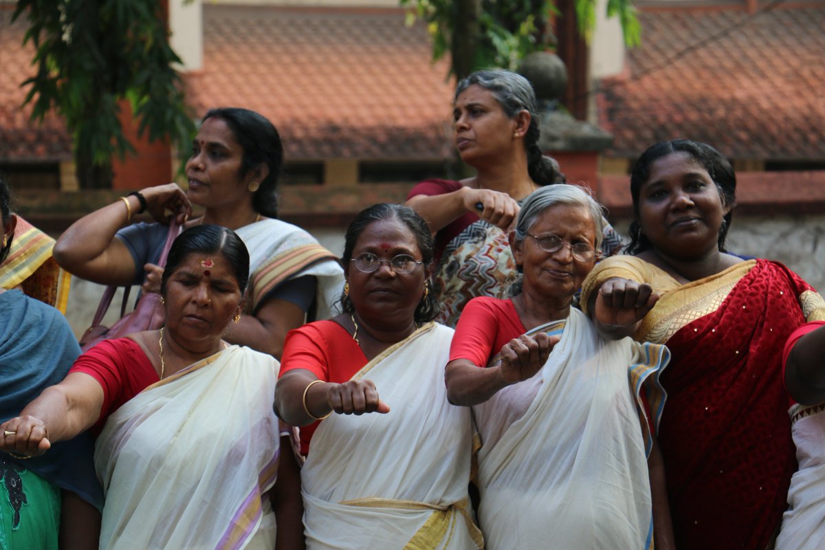 zoo_bear's tweet image. Lakhs of women in Kerala joined hands today across the length of Kerala, demanding gender equality. But Fake News Peddler &amp;amp; troll @KapilMishra_IND selected a few pic of woman in Burka to give a different narrative.
#WomensWall #VanithaMathil 
#VanithaMathil