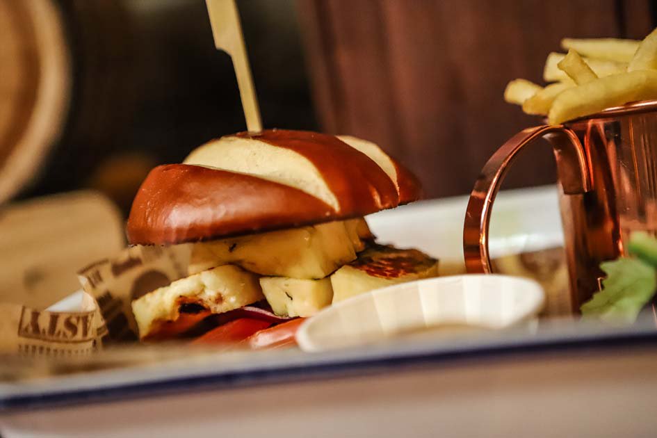 🎆🍻Happy New Year🍻🎆

HUNGOVER? Don’t worry we're here to help, we’ll be serving delicious food and cocktails from 5pm. 

We’re open from 5pm till close.  

#scotchandrye #Inverness #Cru #NY2019