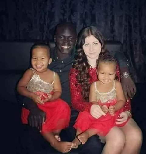 عـندما سـألوها عـن سـبب حـبها لـه
 فـقالت هـو يـمتلك مـالايـمتلكه الأخـرون !!