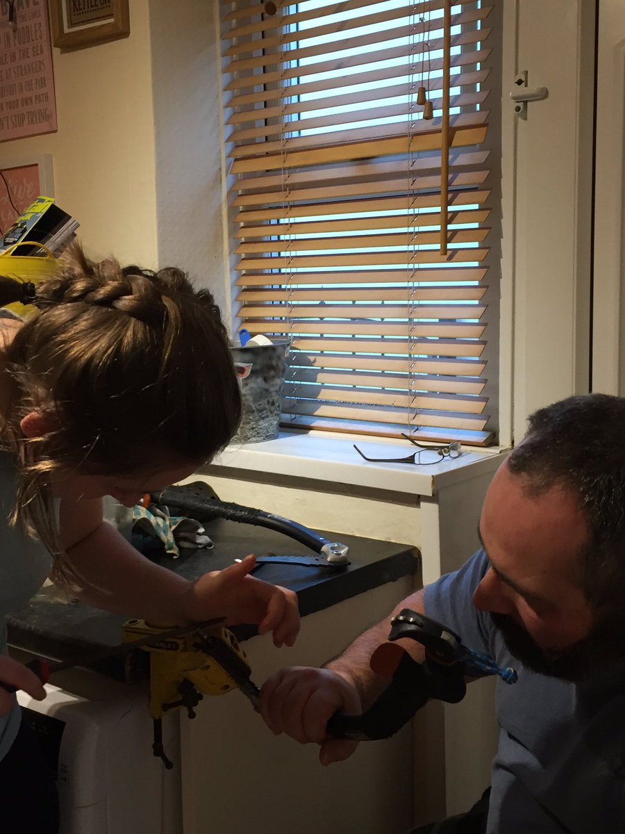 Emma_climbs's tweet photo. First session of the year ✅A lesson from @PhilPowellClimb in how to sharpen picks perfectly ✅. Happy New year to everyone plus a huge thank you to everyone that has supported me during 2018!🎉 @lyonequipment @lasportivatwitt @Petzl @JulboEyewear https://t.co/8n6bWWiOXl