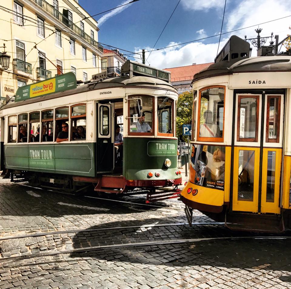 onsenvol's tweet photo. Ah les tramways de Lisbonne... 😍
On vous conseille la ligne 28, certes la plus fréquentée, mais elle dessert l'Alfama (le plus ancien et typique des quartiers), le centre ville et le Chiado (quartier traditionnel commerçant) 😃
#tramway #onsenvol #journey #Travelers #Travel https://t.co/FZvlT737jB