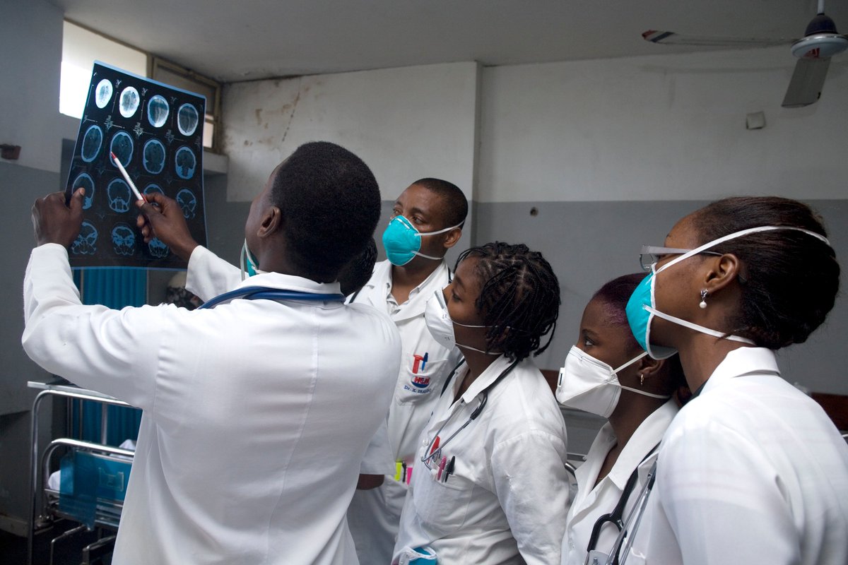 Fogarty_NIH's tweet photo. #2 of the top #GlobalHealth research stories of 2018 from Fogarty/#NIH: Sub-Saharan Africa’s health care &amp; research workforce gets a $26M boost through a new program funded by @PEPFAR #YearInReview2018 #YearInReview #ScienceHighlights2018 #Fogarty50 https://t.co/Ln3tRBc0Ti https://t.co/b1anvtag7J