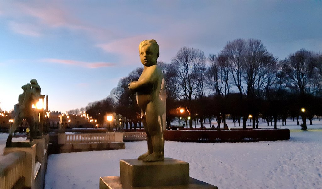 PGViaggiatori's tweet photo. Una #Oslo col sole per questo #1gennaio! Abbiamo girato fino all'ultimo raggio, in lungo e in largo dall'Astrup Fearnley Museet, all'Opera house ed il Vigelandsparken! E con #Oslopass mezzi pubblici gratuiti grazie a @VisitOSLO @visitnorway_it Per voi giornata attiva o di relax?! https://t.co/birpmAS6xj
