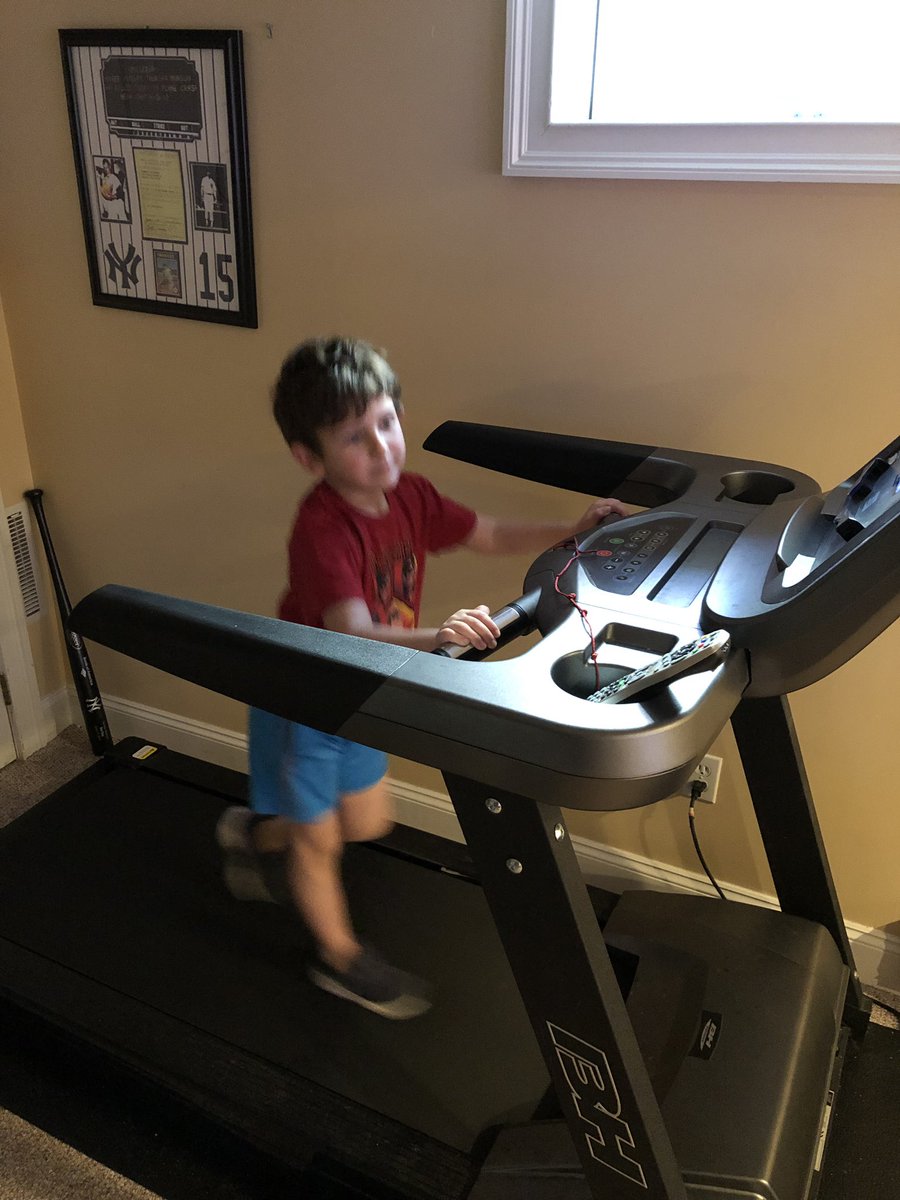 sapiascience's tweet photo. Getting that sweat on! #runnerlife #futuremarathoner #spsbody #2019goals https://t.co/LclfHHSxNy