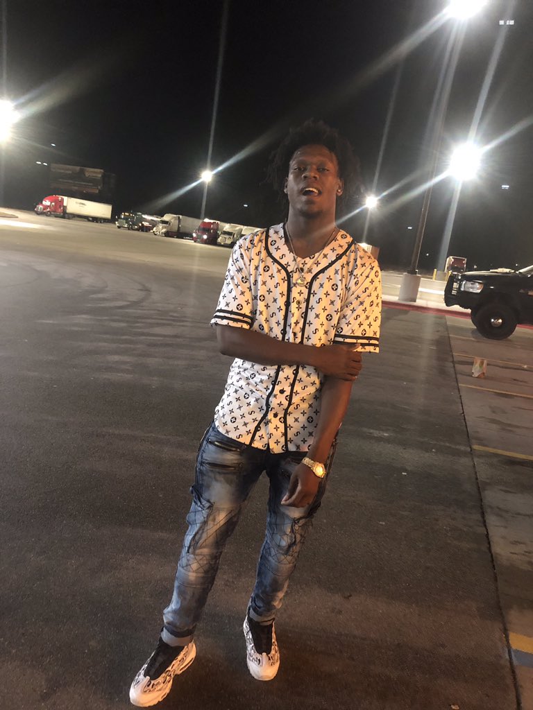jphillips_o's tweet photo. Happy New Years 🗣👑 https://t.co/0WDpDt60kI
