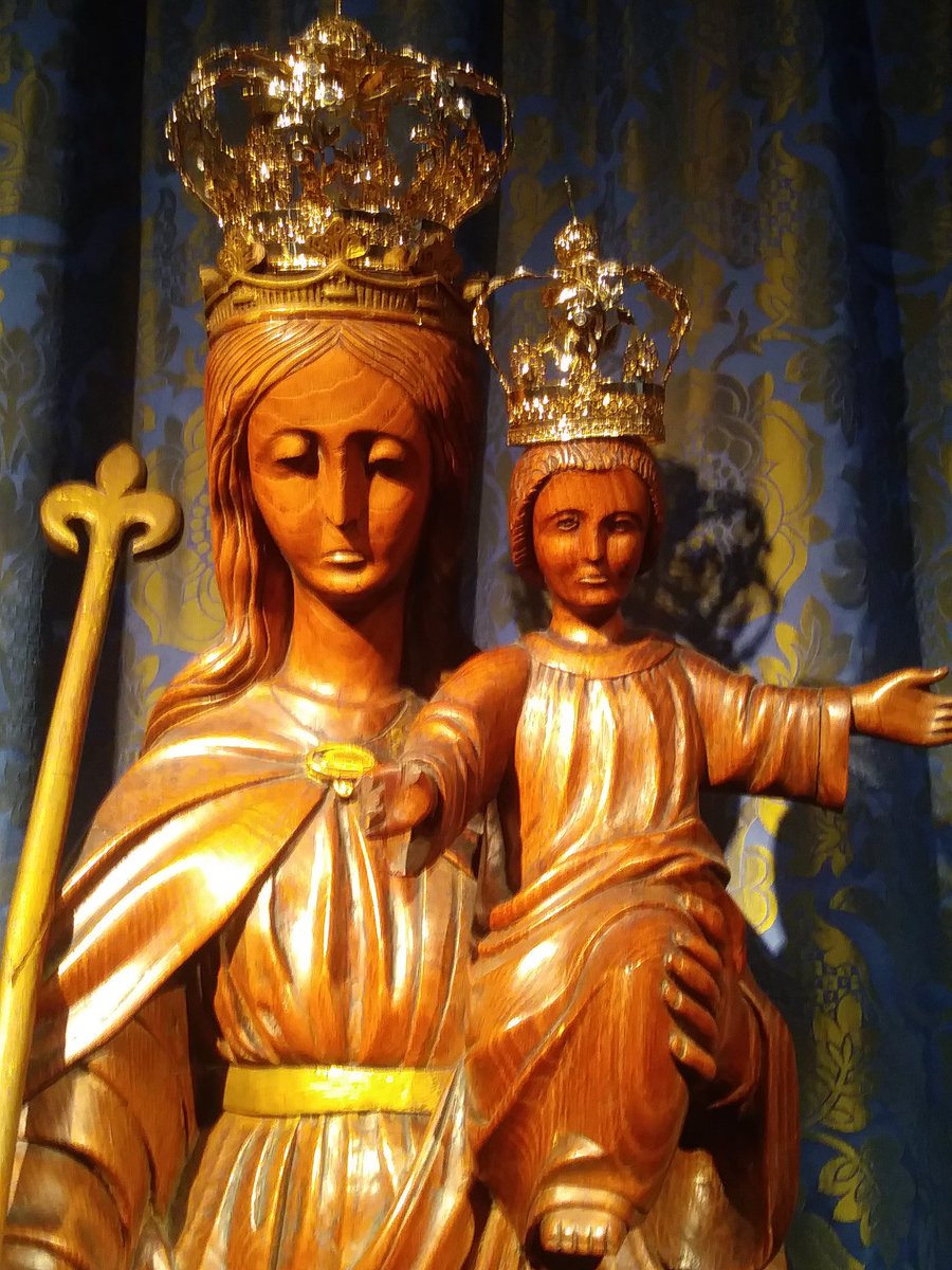 FrSpicer's tweet photo. This is the much loved &amp; much prayed at Statue of Our Lady @worksoppriory. There's a long tradition of pilgrimage to England's Nazareth @ShrineOLW &amp; being   members of @SocietyofMary Candles were lit at Mass for those tweeters who asked for prayer https://t.co/1vgUWIBN7n