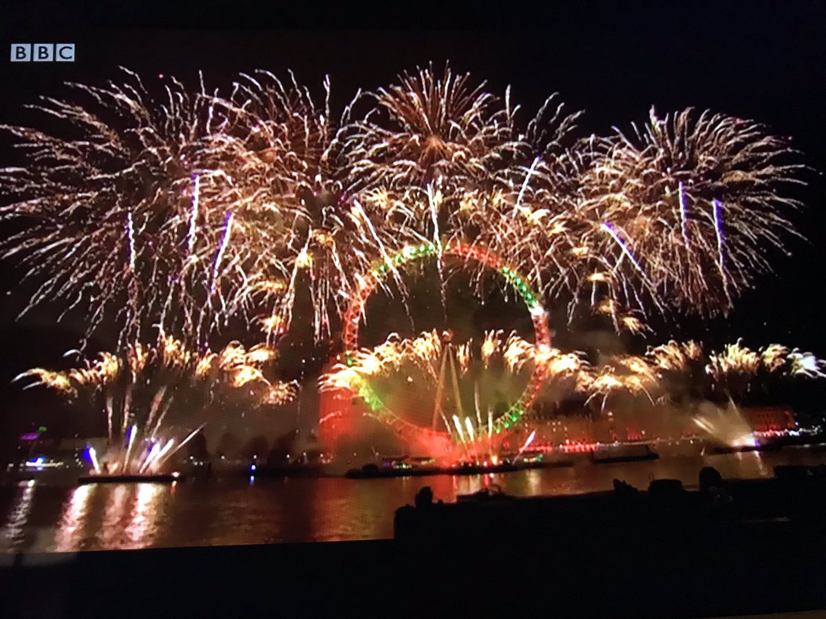 gravity_under's tweet image. Happy New Year !