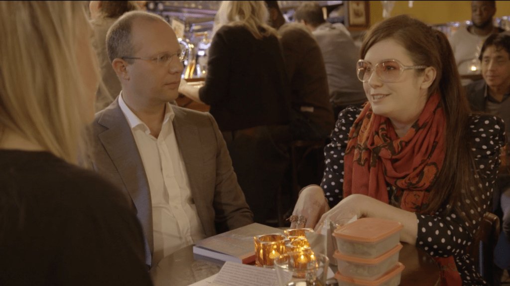 sixthwavefuture's tweet image. Marleen Stelling interviewing Tinkebell about her ambition to safe the world &amp;amp; announcement of new project (digging for clay in Fukushima) – Dutch TV, EO Café Lazarus (Dec 31th 2018). thefutureof.blog/2019/01/01/mar…