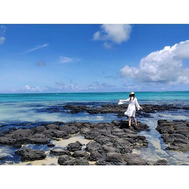 monsoonbeyond's tweet photo. Love how comfy yet chic our Fay Kimono wrap dress is. Shop now on https://t.co/d4DMBJu0r6
#happynewyear
.
.
.
#wholesale #white #slowfashion #resortwear #india #blockprint #fashionrevolution #inspiration #fairtrade #ethicalfashion #ethicallymade #slowf… https://t.co/yVumfC3pvr https://t.co/lv6SWEuV1R