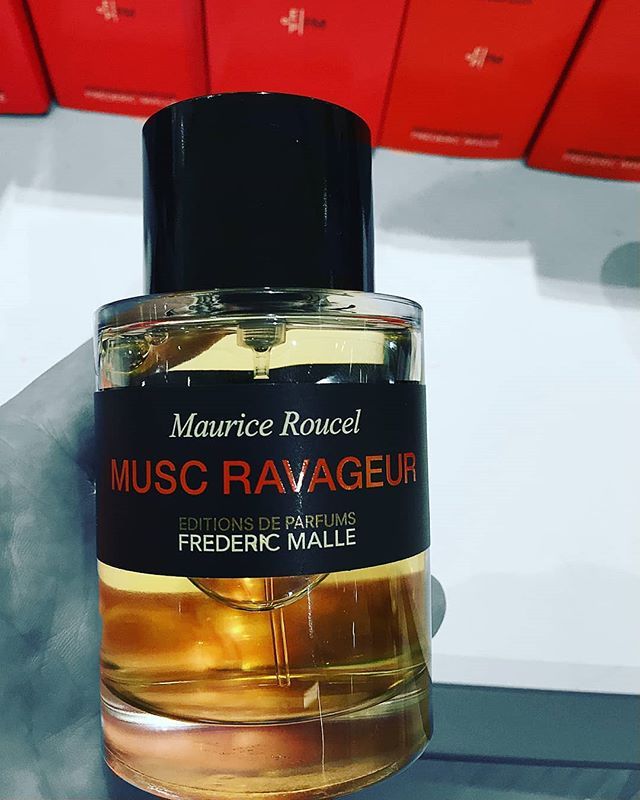 LifeFrag's tweet image. Music Ravageur by Frédéric Malle - Opening with Lavander &amp;amp; Bergamot onto a Clove &amp;amp; Cinnamon heart before settling into a Gaiac Wood, Cedar, Sandalwood, Vanilla, Tonka &amp;amp; Musk base. A classic vibe, subtle &amp;amp; classy. What a great scent to begin a Happy New Year! What is your fir…