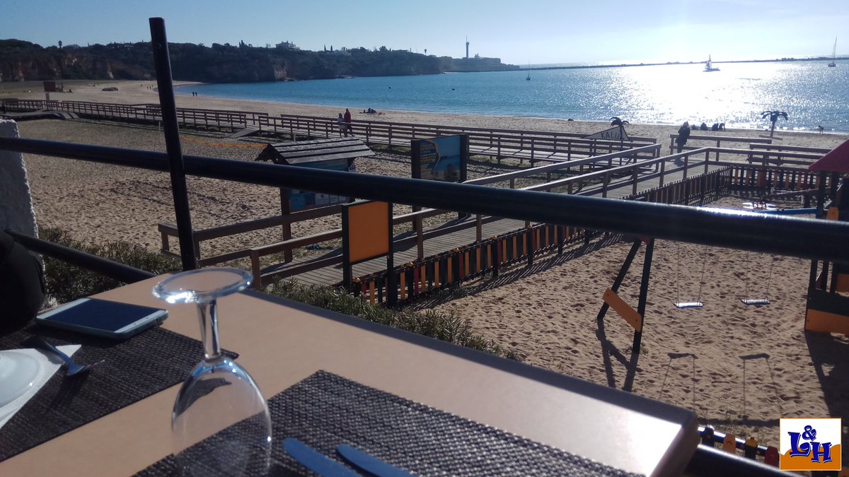 LifeNHobby's tweet image. Empezar el año con el ruido de las olas y una ligera brisa no tiene precio... #livenplaces #liventastes #ferragudoalgarve #ferragudobeach #praiagrande