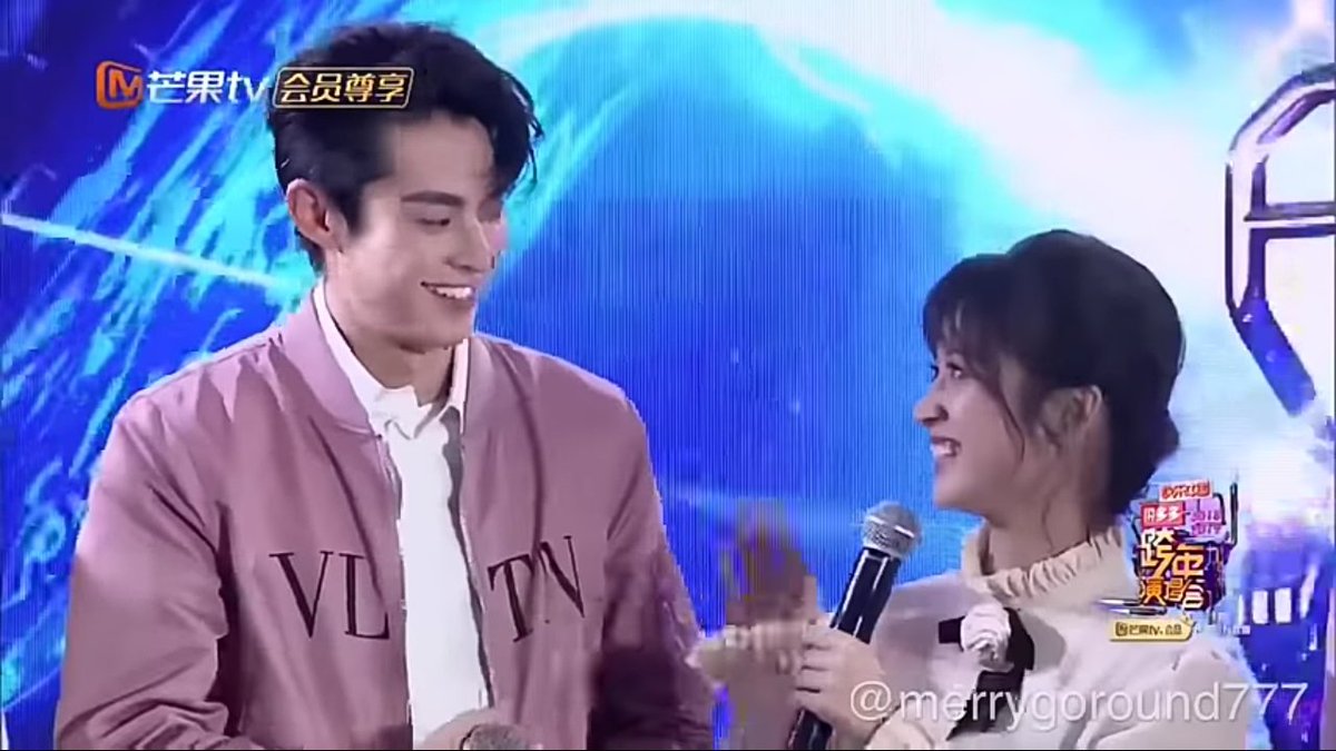 (2) They were asked to evaluate their own performance, and look this is one of the times where Yy praise Dd  he even apologize to her yet she just said " Hey! It's a New Year " and again those smiles they have for each other  Oh yes! For your brighter future together 