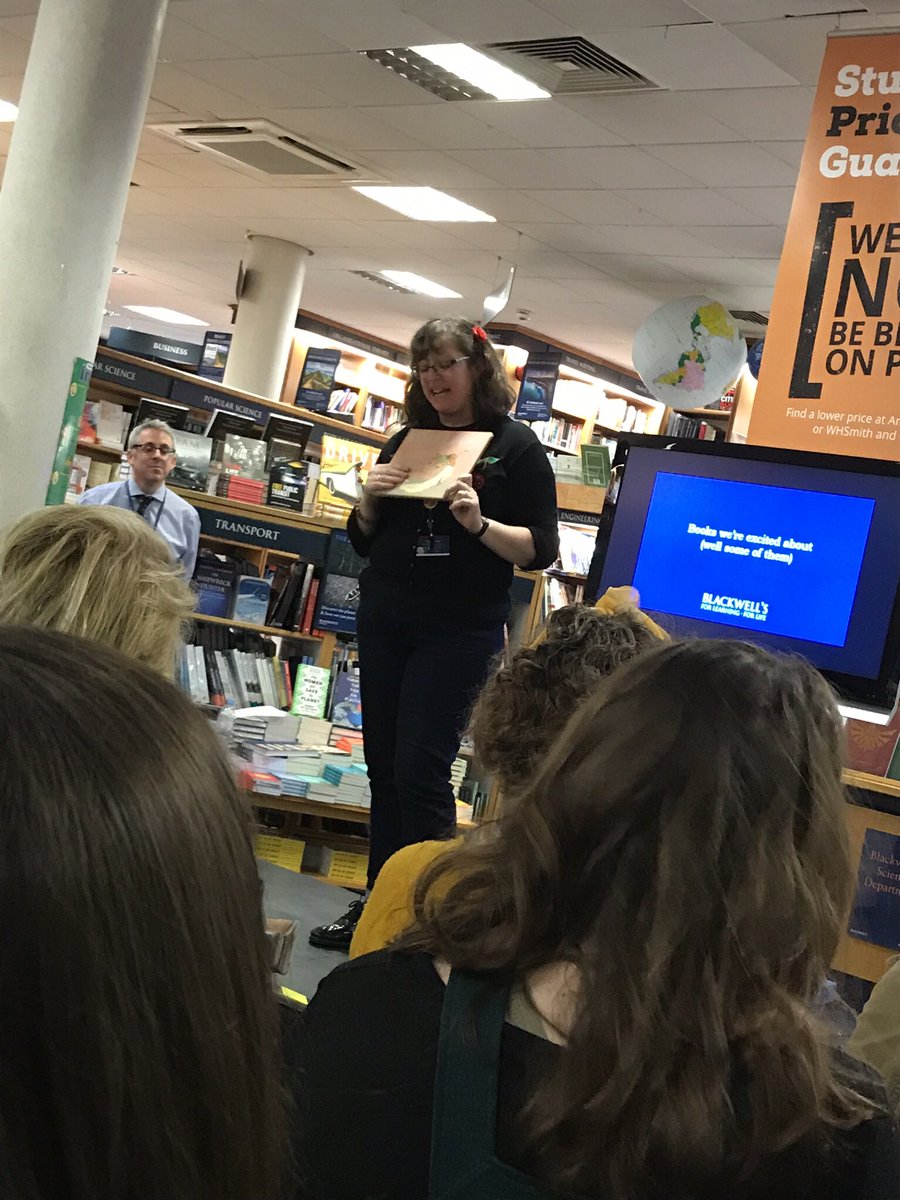 W2readnow's tweet photo. @blackwelloxford #Bloggersnight was fab to see lots of great books and personal staff recommendations. New books coming out and meet Some lovely like-minded people. β€οΈππ»π https://t.co/s6HA5AMMtr