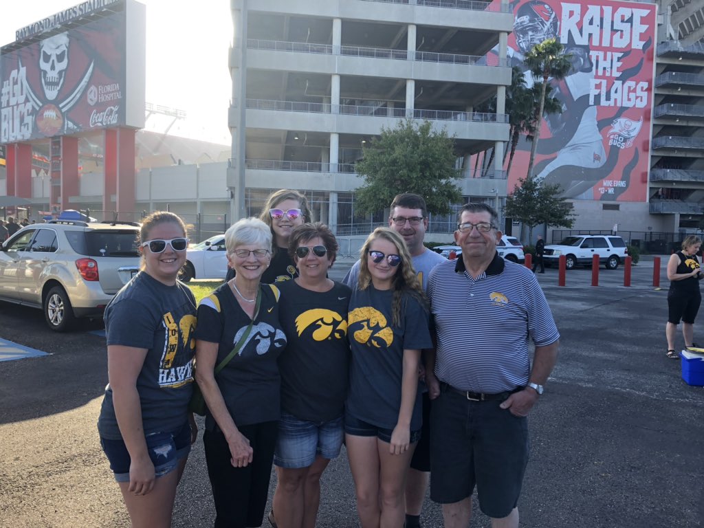 e_wallace16's tweet photo. Let’s go Hawks!! #OutbackBowl2019 https://t.co/j4RBOPLkRM