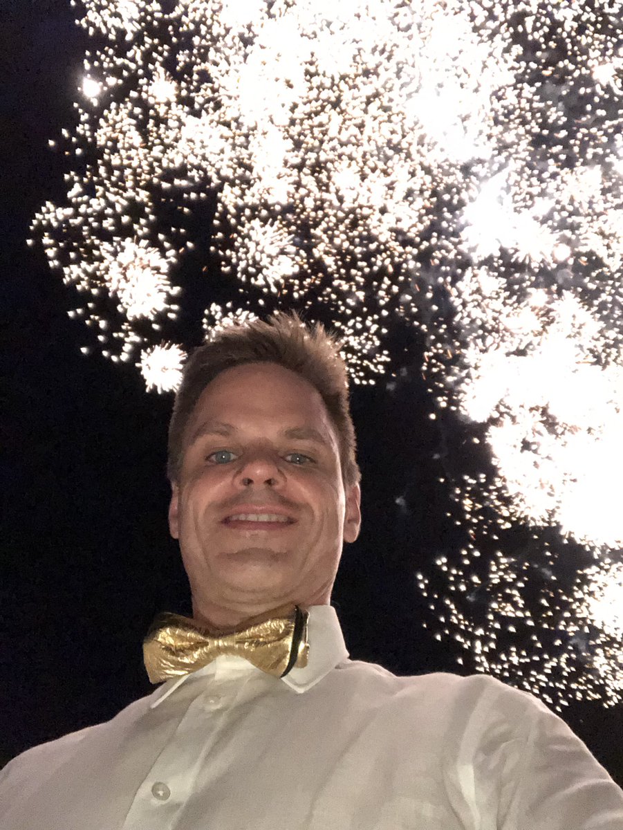 bowtiechallenge's tweet photo. Day 365. 31–12-2018

Hello Goodbye New Years Eve Bow Tie
•
On January 1st, 2018, I began the The Bow Tie Challenge and on New Year’s Eve, 365 days later, the journey has come full circle. The challenge was a way to close the education inequality gap in South Africa. https://t.co/PssstQTsc8