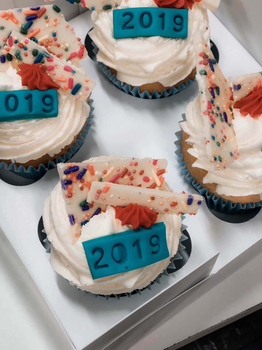 BukolaVeronica's tweet photo. I’ll start my New Year’s diet tomorrow, I promise 😂 @thecupcakebloke https://t.co/T3kaFX2P9I