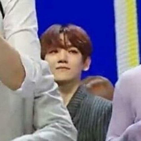 jenkaipics's tweet photo. jongin was looking at her and baekhyun knew what was up!!! SCREAMING. https://t.co/ICES9B6B4C