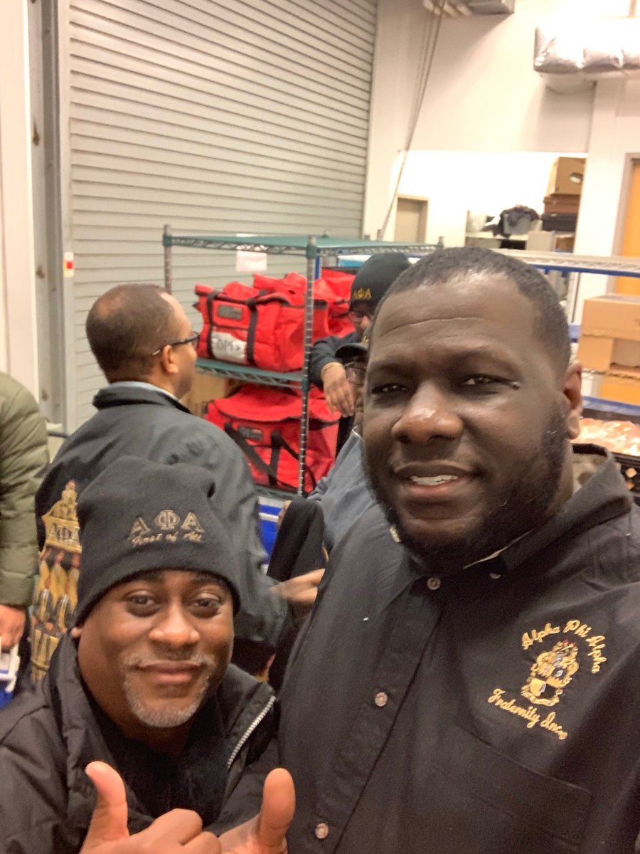 WillieBrake's tweet image. Meals On Wheels! #NewYear #SameWork #AlphaPhiAlpha (@ Troy Community Center in Troy, MI) swarmapp.com/c/dyNQQg3JanB